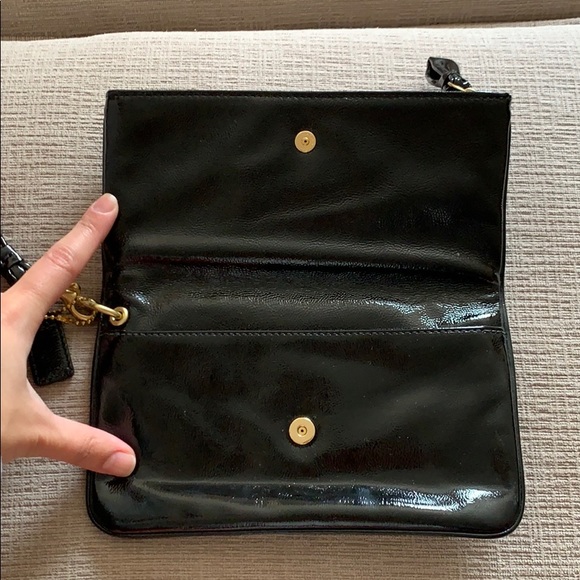 Coach Resort Black Patent Op-Art Wristlet - Picture 3 of 6